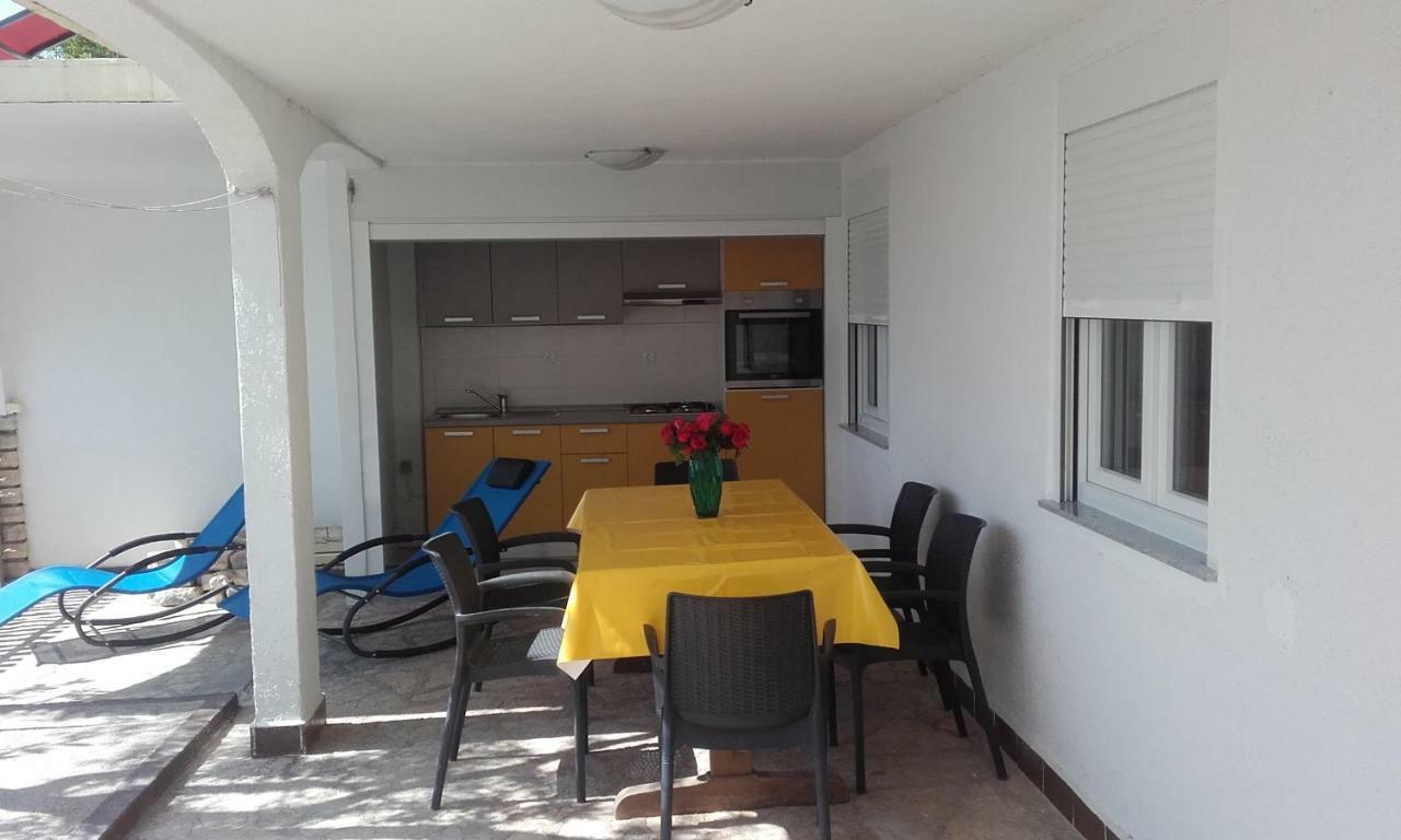 Apartment Milka By The Sea Karlobag Exterior photo